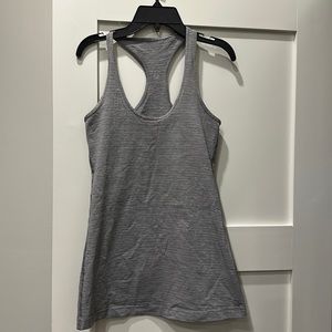 Lululemon Raceback Light Grey athletic tank. Sz 4 MINT condition no stains/pulls